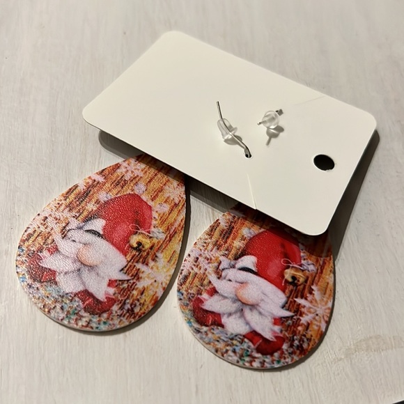 NIP Faux Leather Gnome & Snowflake Christmas Earrings - Picture 4 of 4